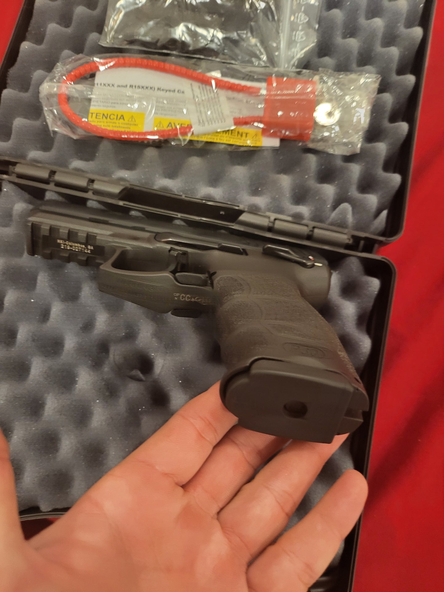 Heckler & Koch P30S V3 40 S&W Pistol with 2x13 round mags no card fee