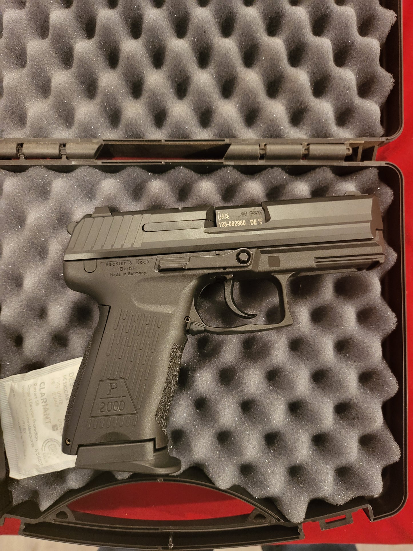 Heckler & Koch P2000 V3 .40 S&W Pistol with 2x12 mags New no card fee