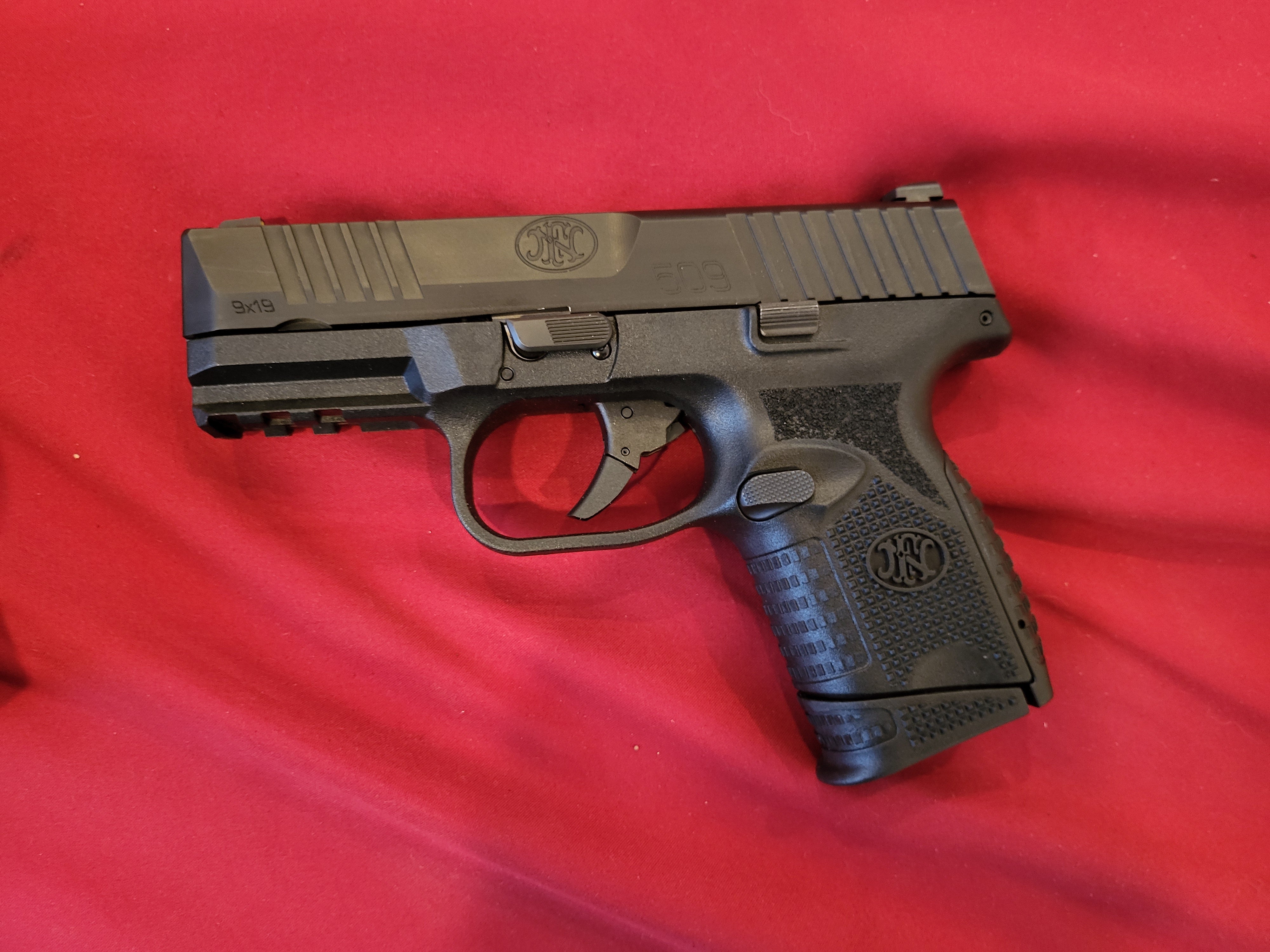 FN 509 Compact 9mm Luger Caliber Pistol with 12/15 round mags brand ne ...