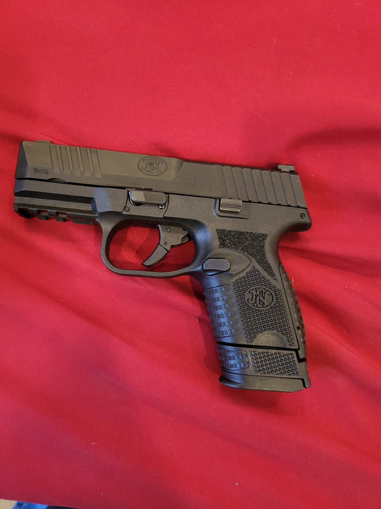 FN 509 Compact 9mm Luger Caliber Pistol with 12/15 round mags brand new