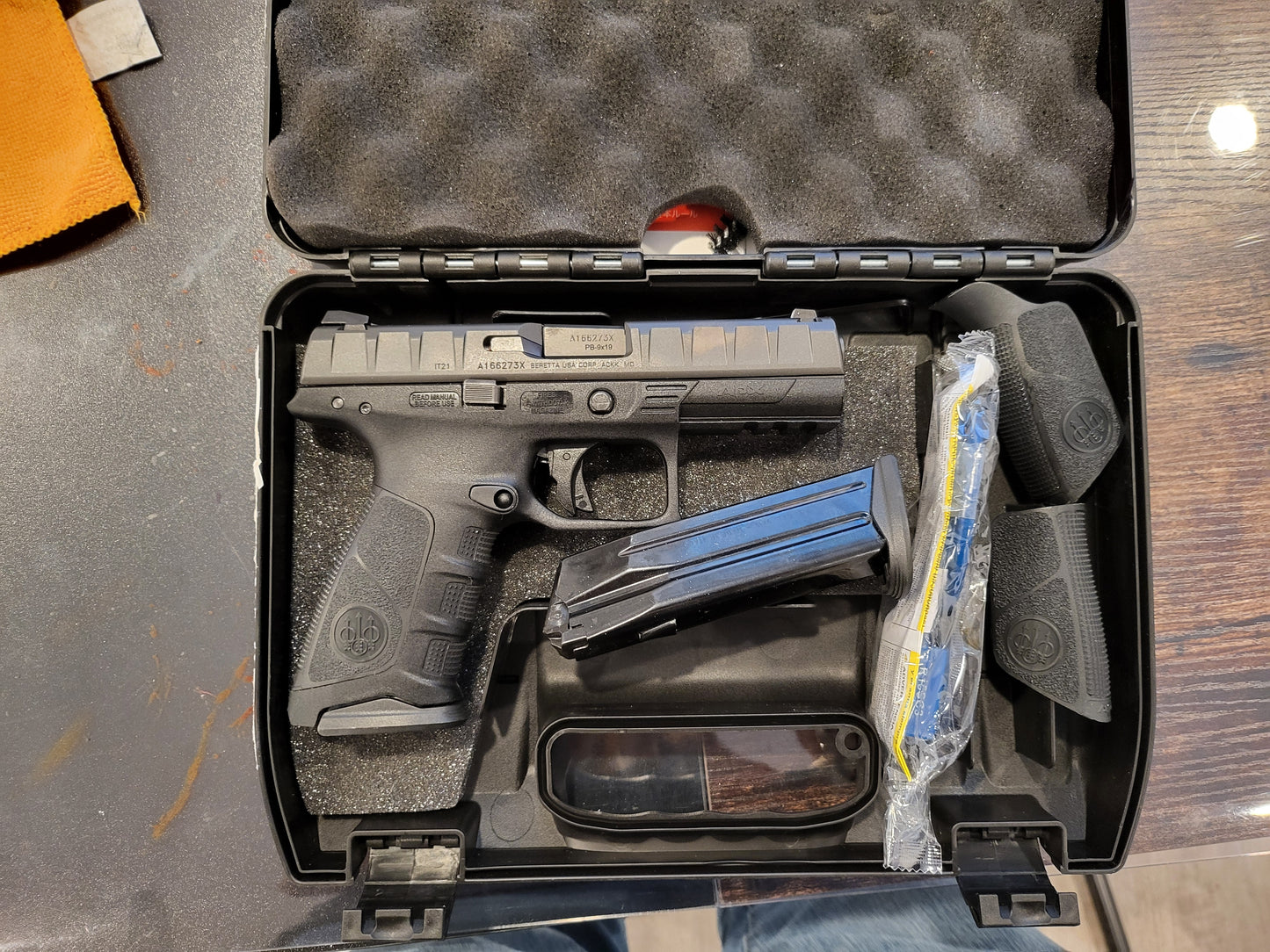 Beretta APX 9MM 4.25" Pistol 17 round 2 mags complete